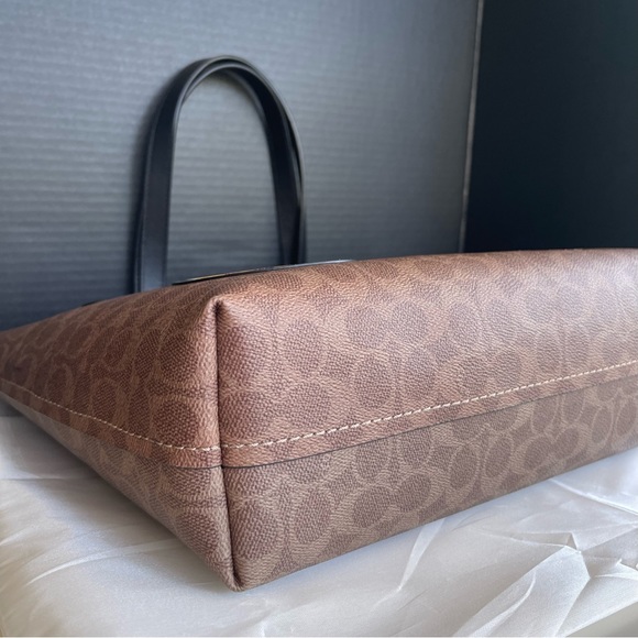 ❤️2019 Exclusive Wizard of Oz Coach Tote - Picture 9 of 14